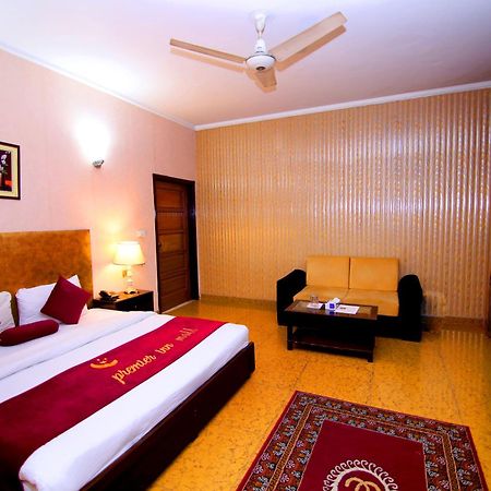 Premier Inn Mall Lahore Luaran gambar
