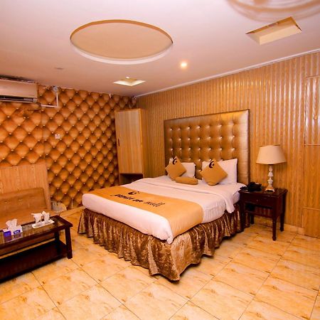 Premier Inn Mall Lahore Luaran gambar