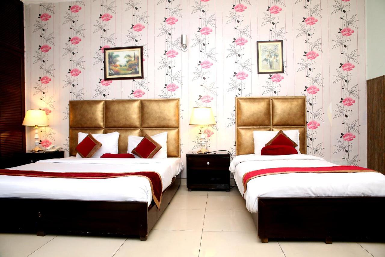 Premier Inn Mall Lahore Luaran gambar
