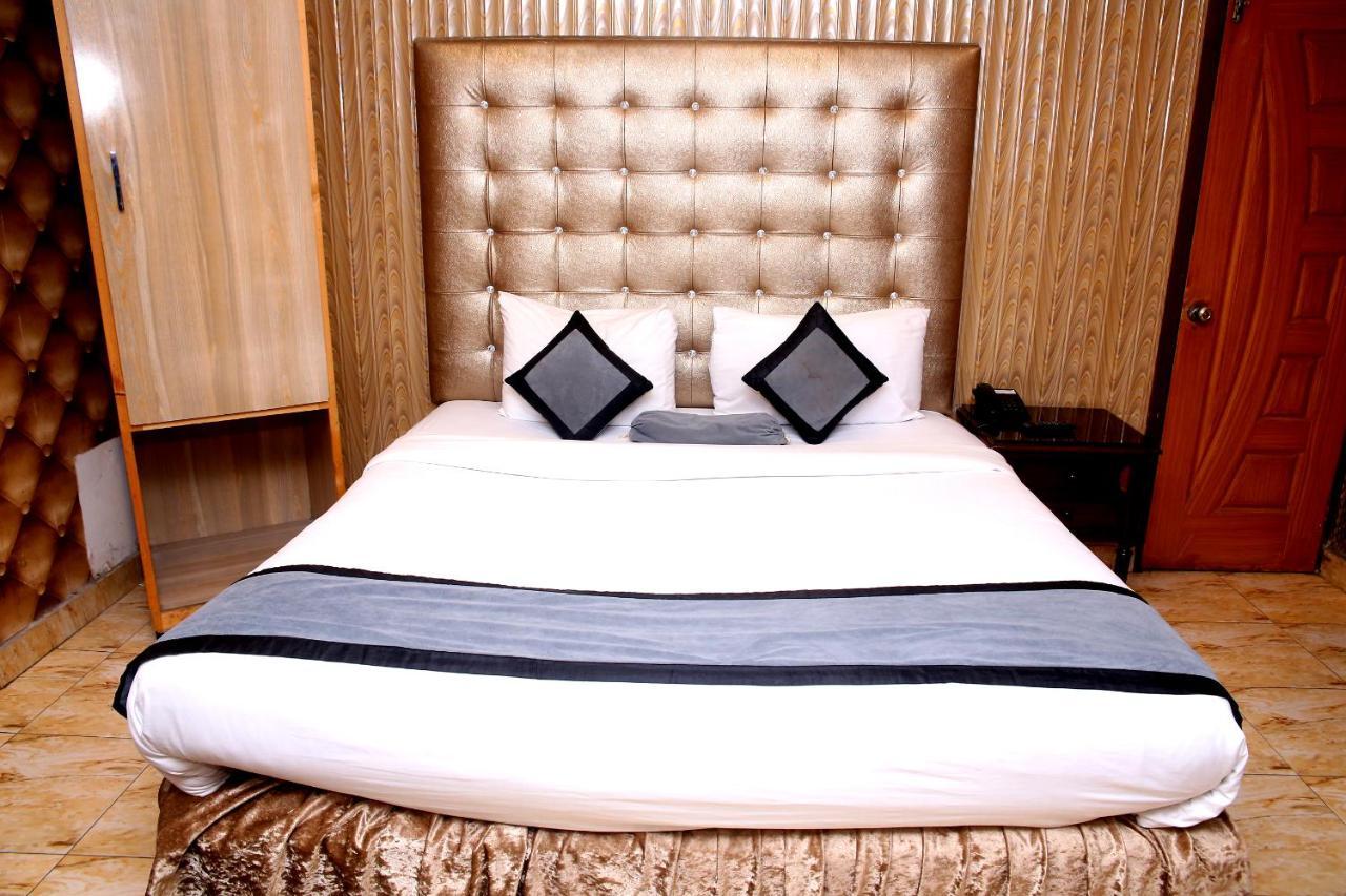 Premier Inn Mall Lahore Luaran gambar