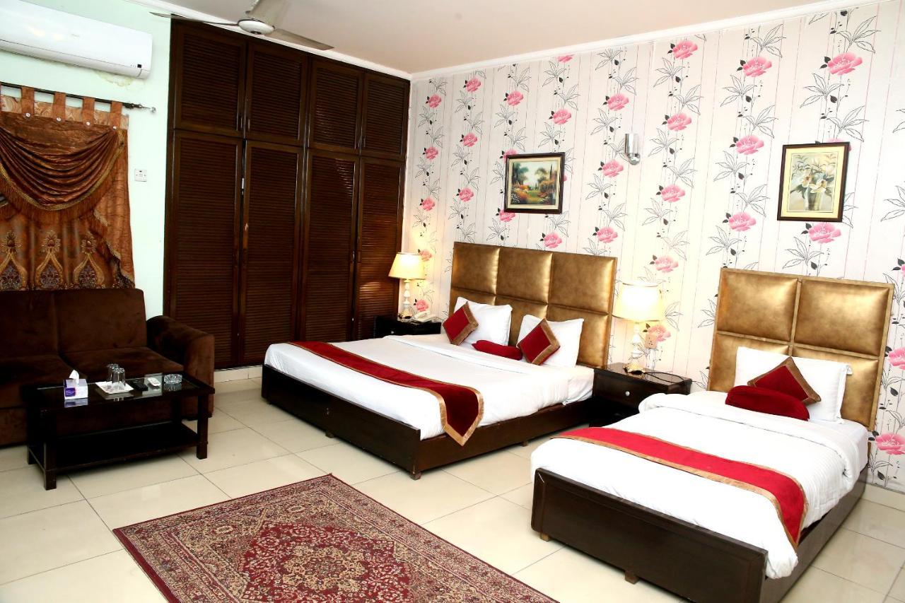 Premier Inn Mall Lahore Luaran gambar