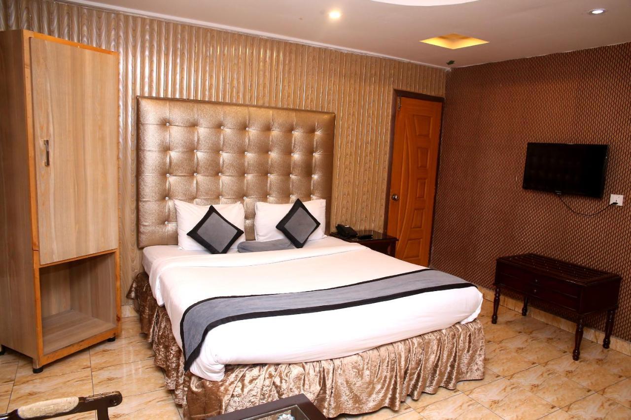 Premier Inn Mall Lahore Luaran gambar