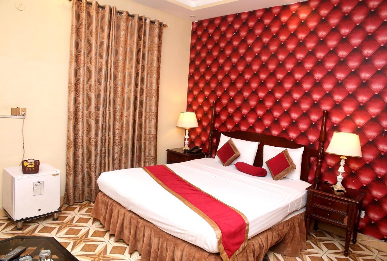 Premier Inn Mall Lahore Luaran gambar