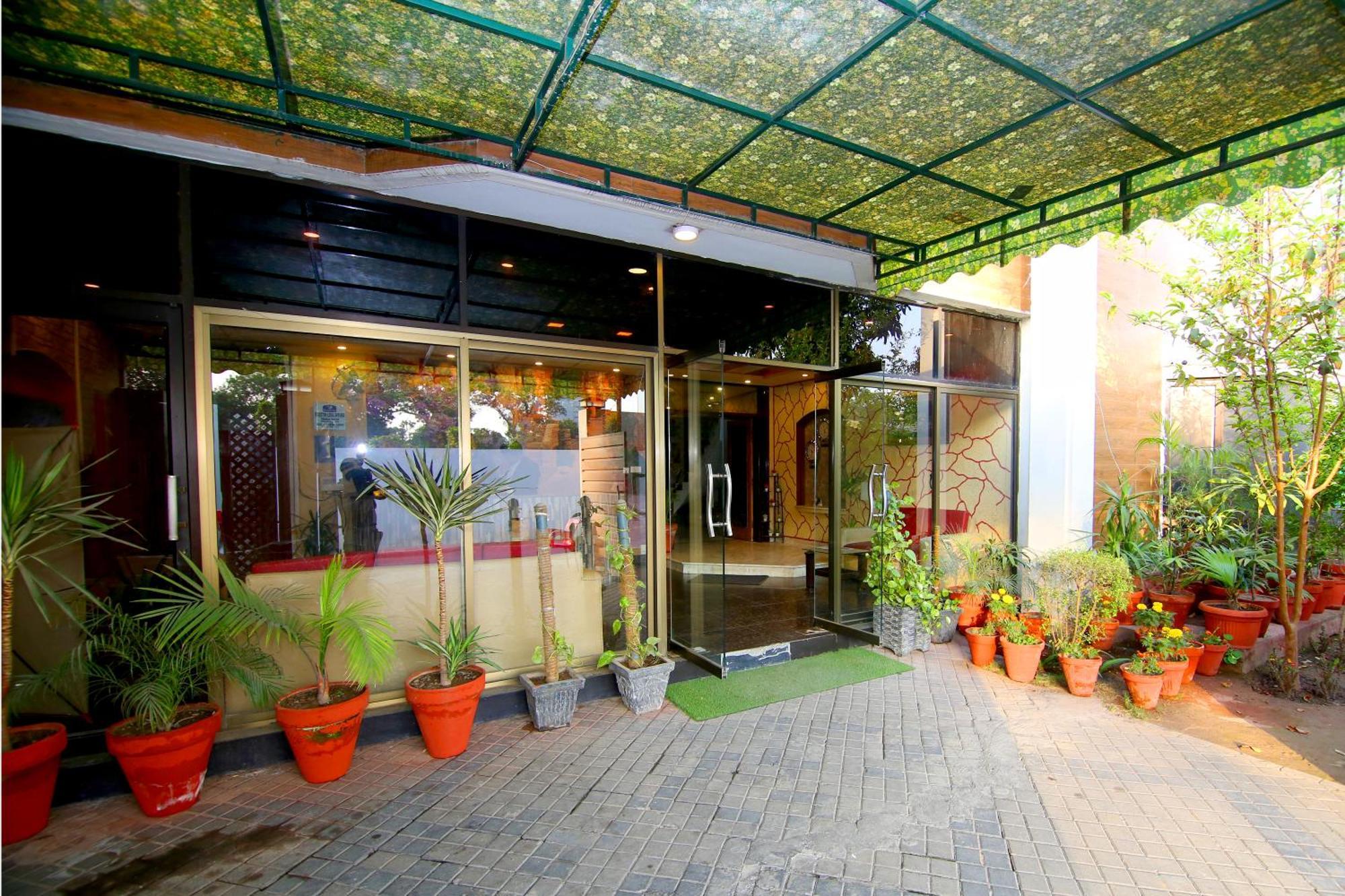 Premier Inn Mall Lahore Luaran gambar
